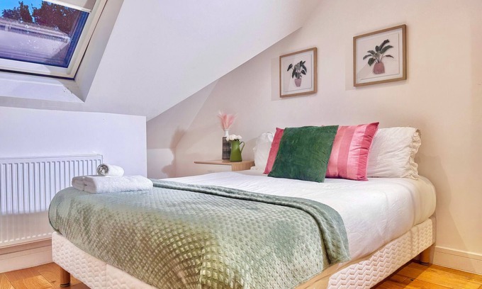 Barnhill Apartment | Cozy En-Suite Room Near Wembley Stadium with Breakfast