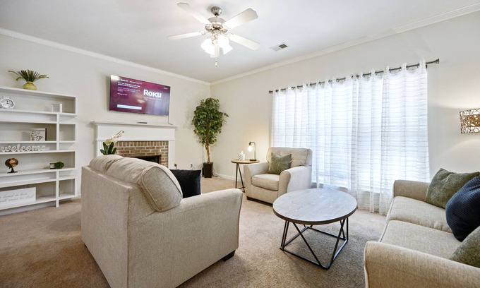 Acworth House | Pet-Friendly Retreat: 3BR Near Downtown Acworth
