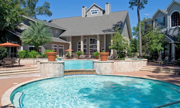 Alden Bridge Apartment | Tranquil Retreat with Pool and Breakfast in the Pines