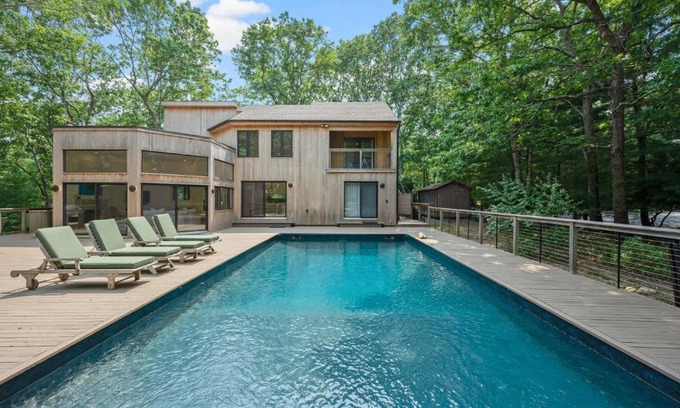 Springs House | Relaxing Retreat at Serene Estate in East Hampton