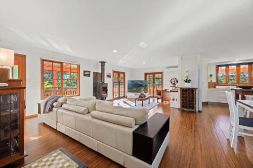 Central Tilba House | Serene Farm Stay, Modern 3BD, Central Tilba near Mystery Bay! Pets OK