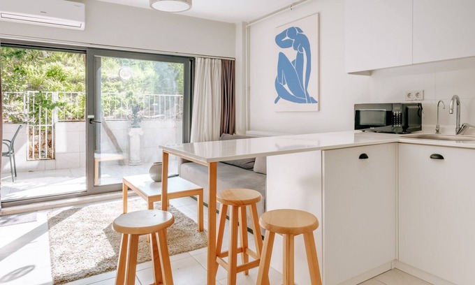 Tophane Apartment | Serene Flat with Backyard 8 min to Galataport