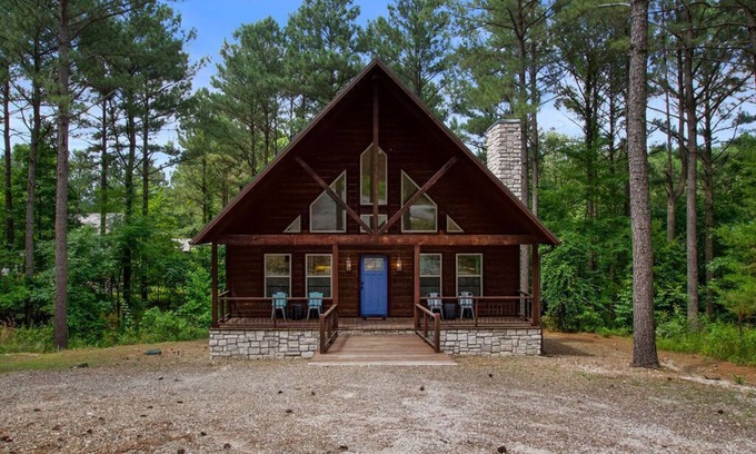 Broken Bow House | Relaxing Forest Cabin Retreat with Hot Tub & Spa Amenities