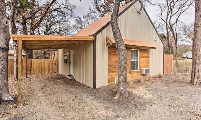 Gordonville Cabin | Serene Gordonville Cabin w/ Private Balcony!