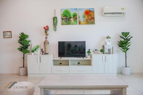 Miri Apartment | Budget-Friendly Stay at Serene Heights with Pool Access