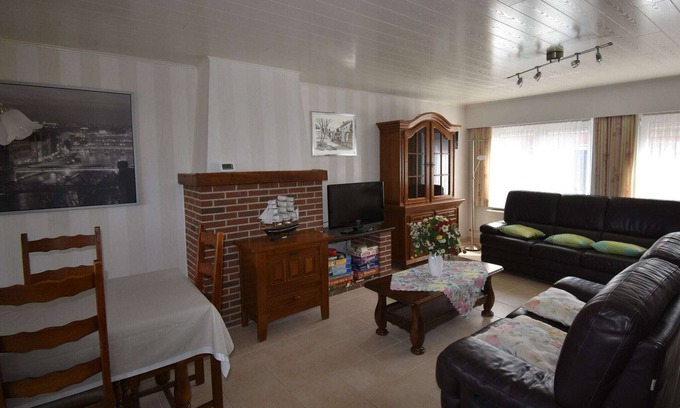 Grote-Brogel House | Ideal Holiday Home in Peer with Breakfast & Child-Friendly Amenities