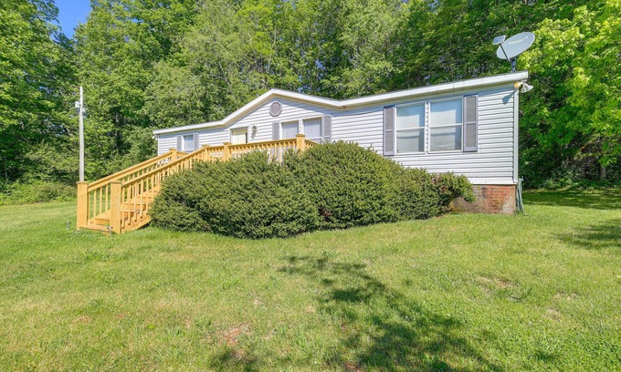 Burks Fork House | Relaxing Retreat: 2 Decks Near Blue Ridge Parkway