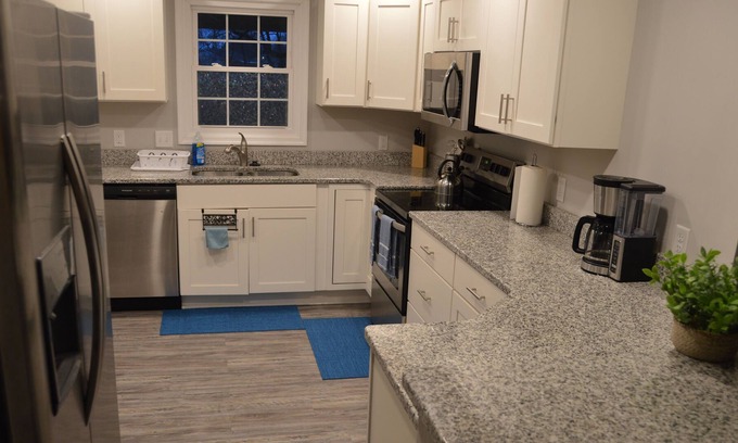 Allen House | Tranquil Retreat Minutes from the Beach and Family-Friendly