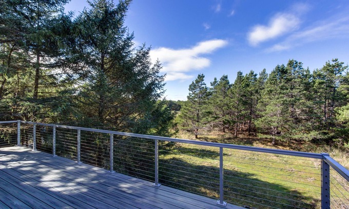 Neskowin House | Cozy Retreat with Full Kitchen & Easy Beach Access