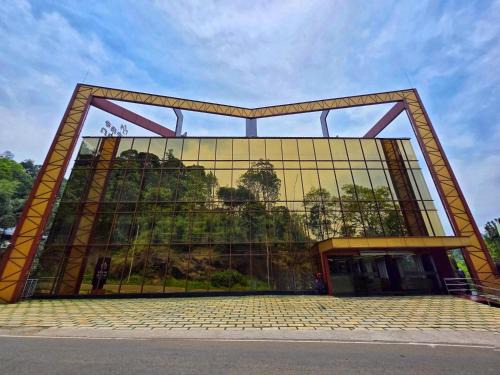 Vazhayil Hotel | Elegant Serene Horizon: 5-Star Stay with Pool & Dining