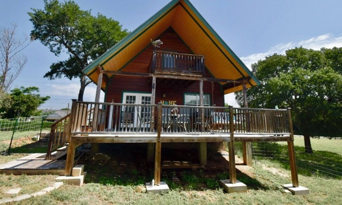 Granite Shoals House | Serene Lake Retreat: 2 Bedroom Lakehouse with Loft and Picturesque Porches