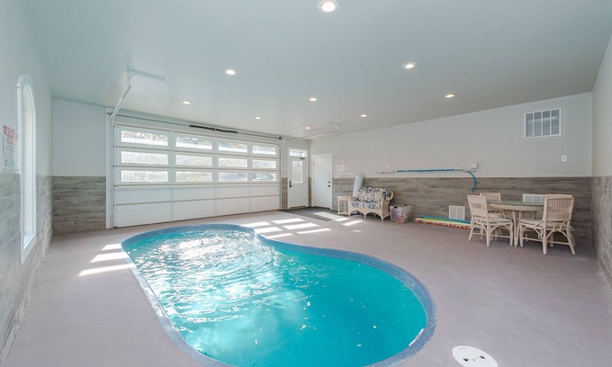 Oakland House | Relaxing Lakefront Retreat with Private Dock & Hot Tub