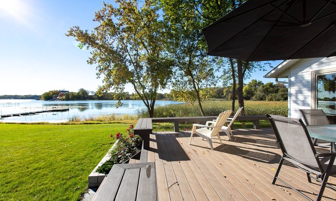 Minnetrista House | Relaxing Lakefront Retreat on Beautiful Lake Minnetonka