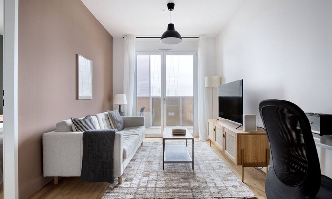 Erdberg Apartment | Inviting Landstraße 1BR with Gym & Pool near Restaurants