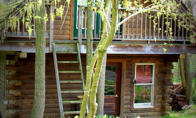 Middletown Cabin | Relaxing Log Cabin Retreat Amidst Historic Battlefields