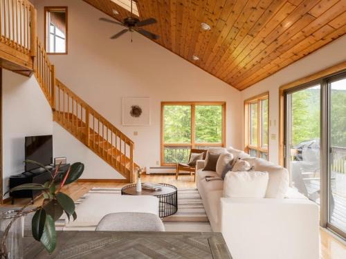 Fleischmanns House | Serene Mountain Lodge w Stunning Views