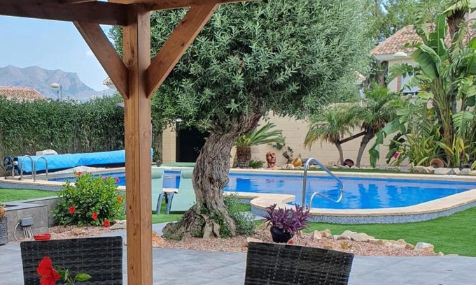 Los Valientes Villa | Relaxing Mountain Retreat with Private Pool and Garden