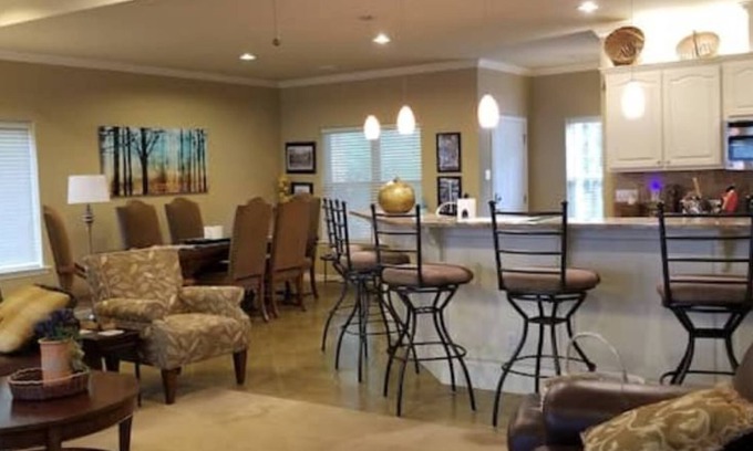 Morrilton House | Top-Rated Petit Jean Mountaintop Retreat for Families