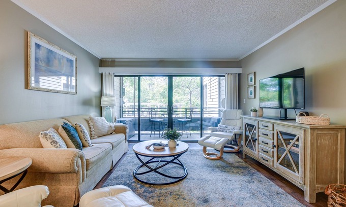 Briarcliffe Acres Condo | Tranquil Myrtle Beach Condo with Pool and Ocean Views
