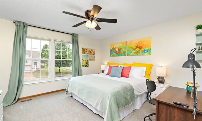 Raymore House | Serene Oasis: Family-Friendly Stay with Spa & Free Parking