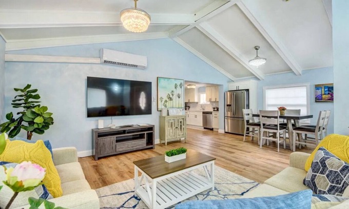 North Trail House | Idyllic Oasis Beach Escape with Family-Friendly Amenities