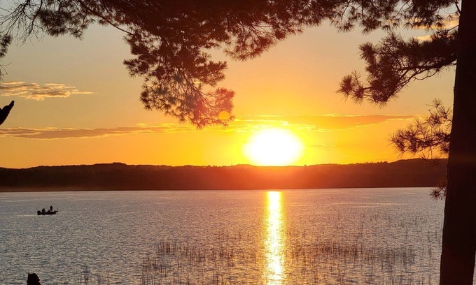 Backus House | Idyllic Cabin Retreat with Private Beach on Pine Mountain Lake
