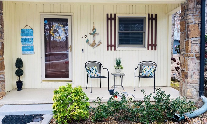 Hot Springs Village House | Inviting Lakeview Retreat with Kayak Access & Golf Nearby
