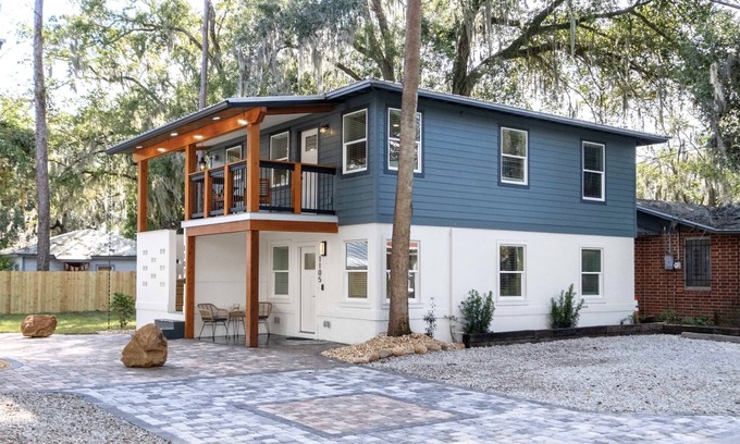 Gainesville Condo | Relaxing Retreat Near UF with Free Parking and Breakfast