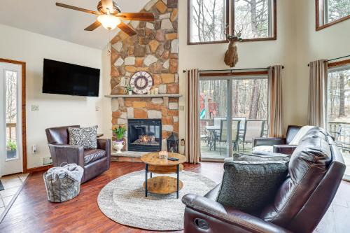 Albrightsville House | Tranquil Poconos Cabin with Beach and Lake Access