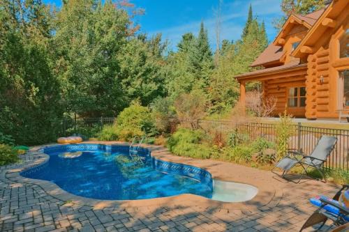 Fiddler Lake Resort Ski Chalet | Premier Executive Plus 52: Cozy Log Home with Hot Tub