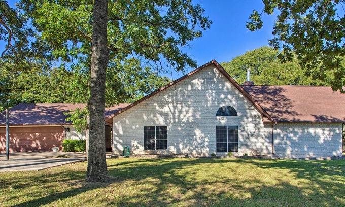 Quinlan House | Serene Quinlan Home w/ Dock on Lake Tawakoni!
