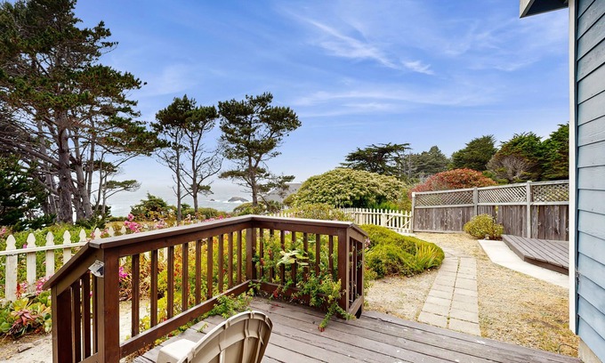 Mendocino House | Relaxing Coastal Home with Ocean Views and Free WiFi