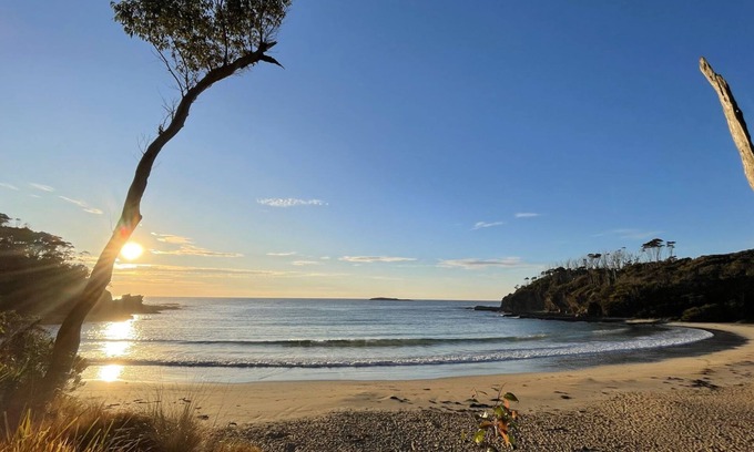 Lilli Pilli House | Tranquil Haven Steps from the Beach with Ocean Views