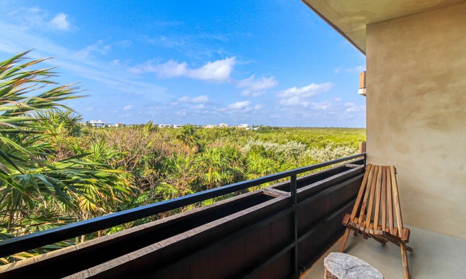 Tulsayab Apartment | Tranquil Beachside Retreat with Pool and Kitchenette