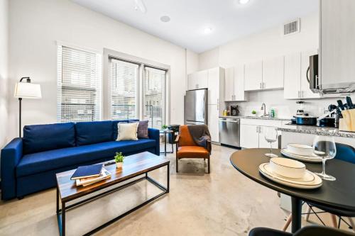 Fort Worth Apartment | Serene Retreat Pool 2 Min to TCU