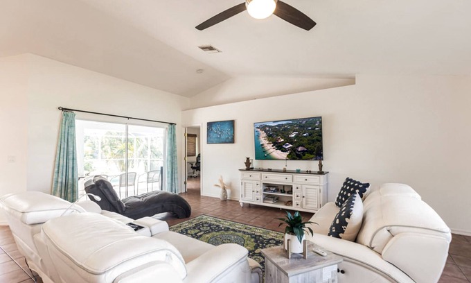 Saint James City House | Serene retreat with heated pool, family and dog friendly, close to Gulf, WIFI