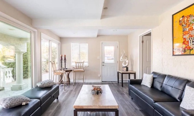 Hillsborough House | Tranquil Escape: Indulge in Luxury Near San Francisco