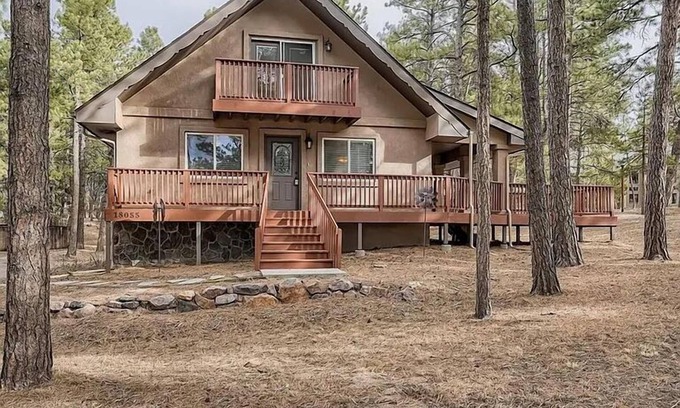 Colorado Springs House | Romantic Chalet Retreat with Lake Views & Pet-Friendly Amenities
