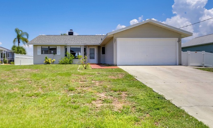 Pebble Beach House | Serene Rotonda West Home w/ Sunroom & Fire Pit!