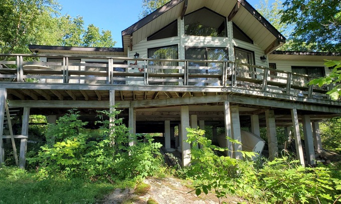 Georgian Bay Cottage | Relaxing Shangri-La Cottage on Six Mile Lake Awaits You