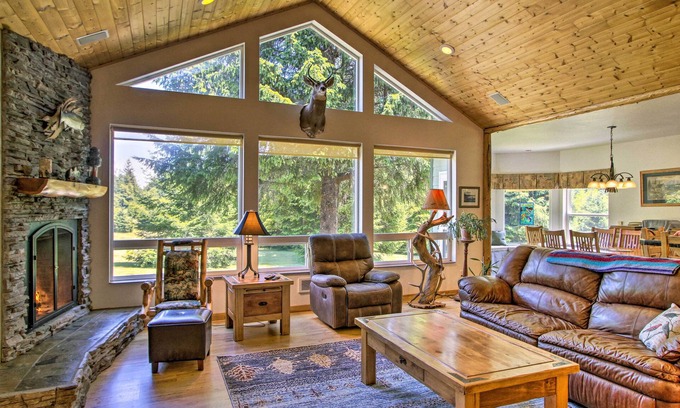 South Bend House | Pet-Friendly Family Retreat in Serene South Bend