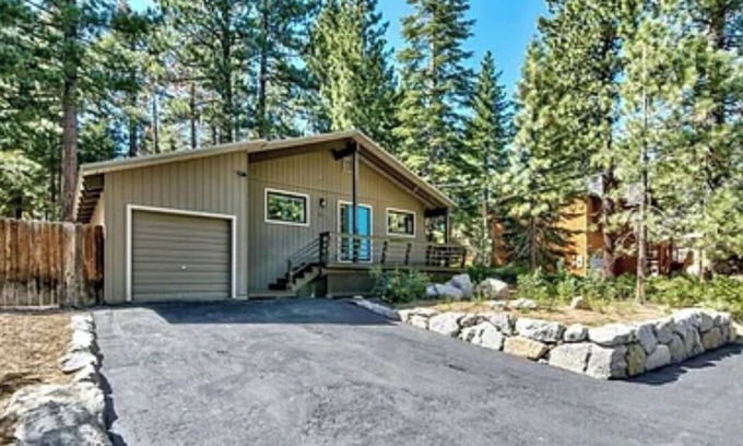 Pioneer Trail House | Tranquil South Lake Tahoe Retreat with Pool & Ocean View
