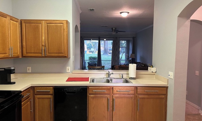 Tampa House | Serene & Spacious Townhome. Two story townhome in a quiet community.