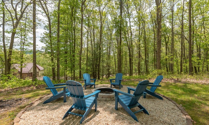 North Glade Hills House | Lake Therapy: Waterfront Retreat with Hot Tub & Spa