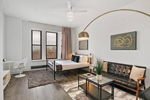 East Hyde Park Apartment | Pet-Friendly Apartments in Chicago, IL - 4-Star Comfort