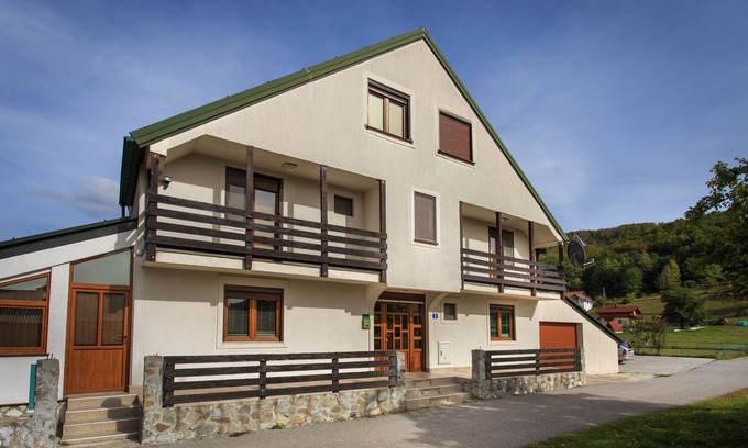 Kolasin Apartment | Relaxing Studio Retreat with Balcony & Gym in Kolasin