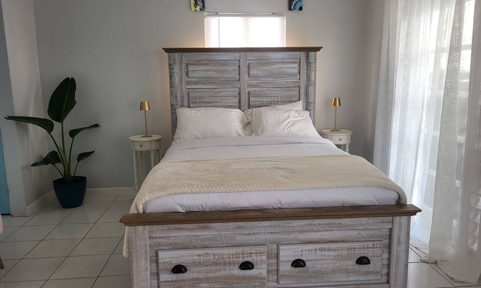 Havendale Apartment | Serene Super Studio Apartment with porch in Kingston