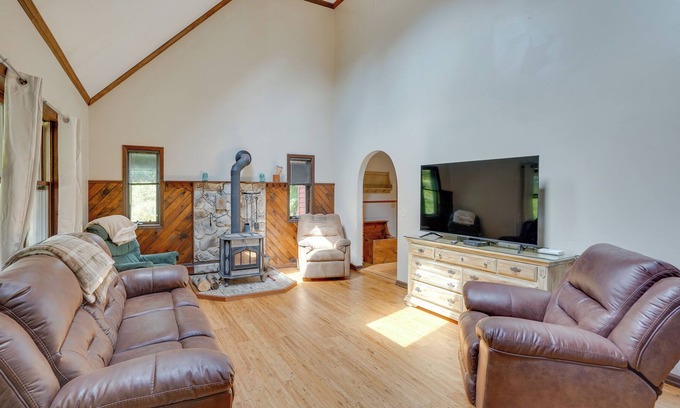 Town of Ephratah House | Serene Upstate New York Vacation Rental w/ Pond!