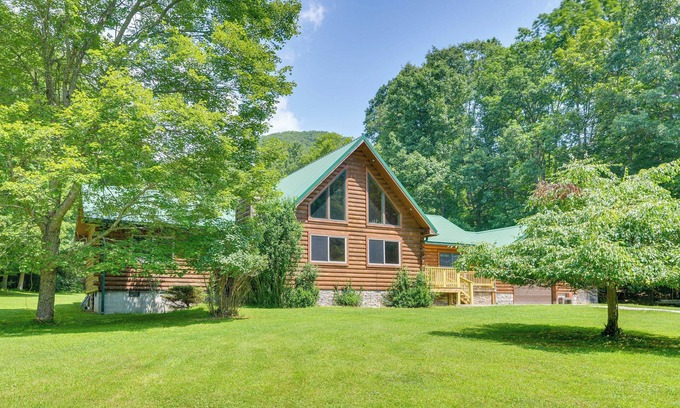 Dailey Cabin | Tranquil Valley Bend Cabin: 7 Private Acres Awaits You!