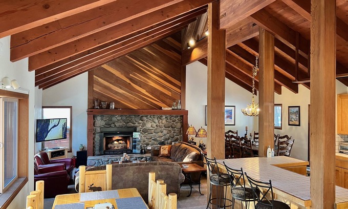 Truckee House | Northstar 4 BR: Scenic Views, Hot Tub & Free Shuttle